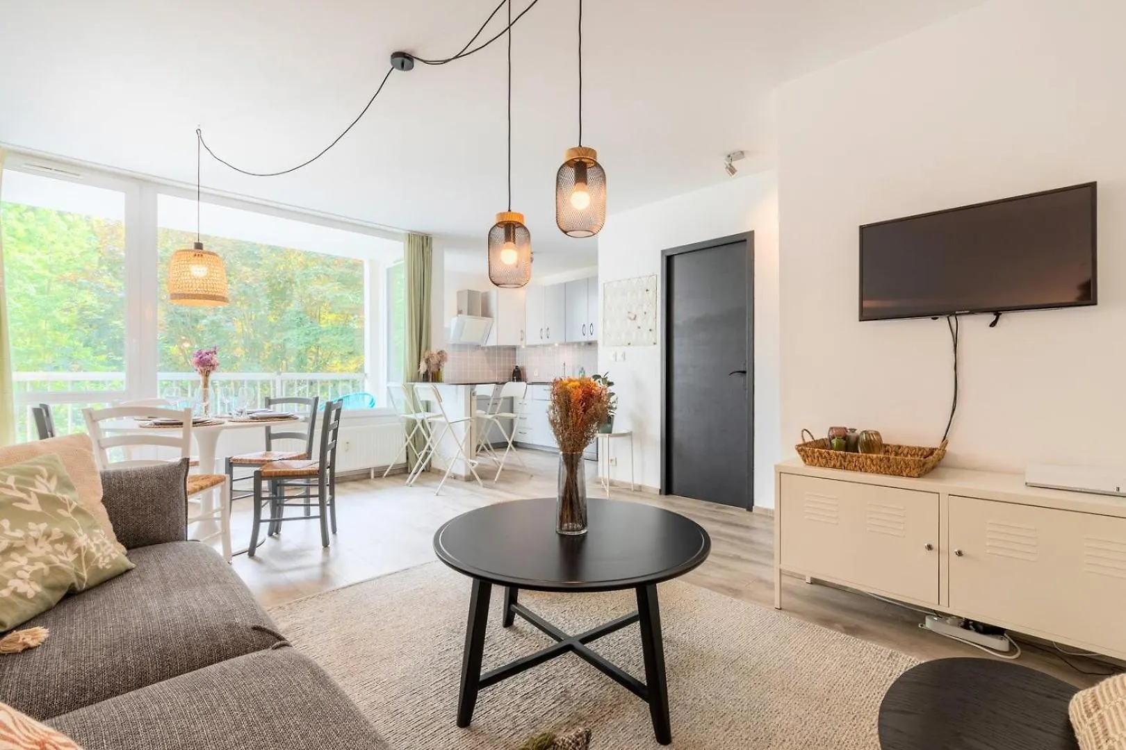 Charming Apartment With Parking And Balcony. La Madeleine  France